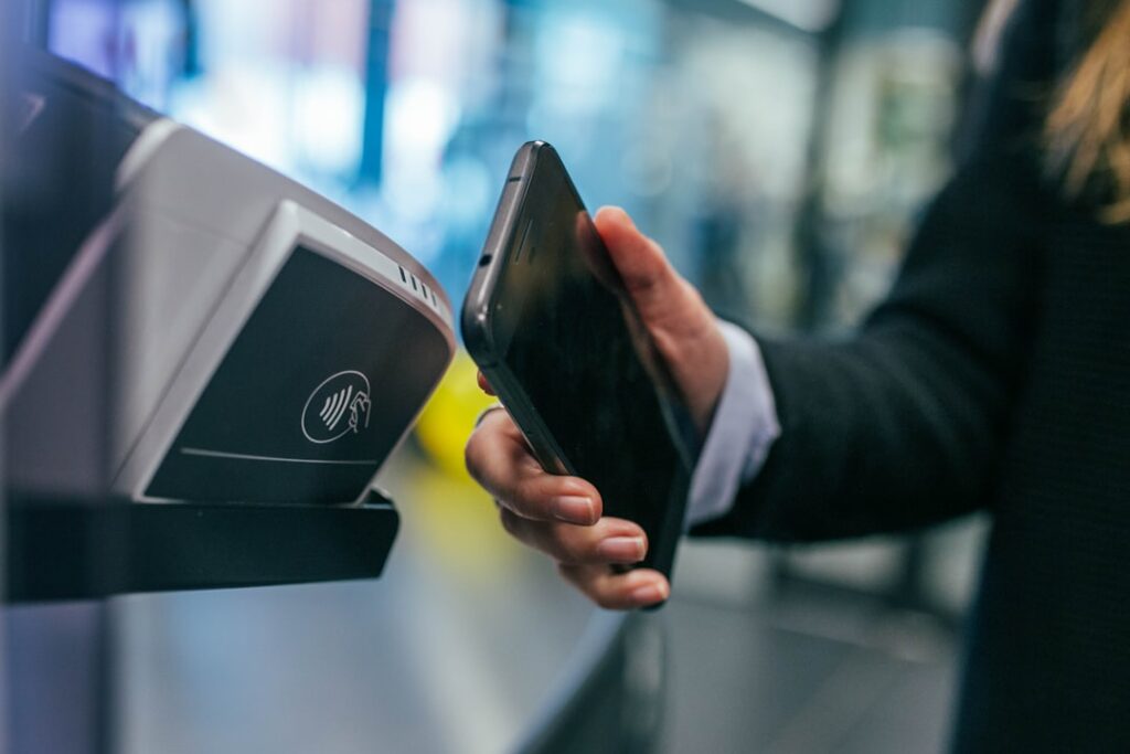 Wrong UPI Money Received? What to Do Before Sending It Back Smartphone showing a digital payment, illustrating a wrong UPI money received and payment safety legal guide